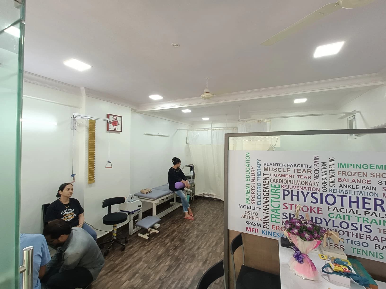 Dr. Mallick Physiotherapy clinic interior 1